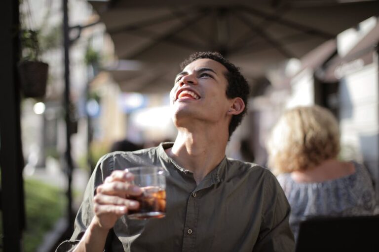 Warum du keinen Kaffee trinken solltest nach einer Zahn OP So schützt du deine Gesundheit Warum du keinen Kaffee trinken solltest nach einer Zahn OP So schützt du deine Gesundheit