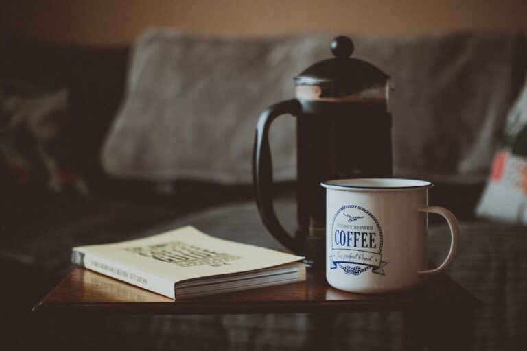 Wie man French Press Kaffee zubereitet Eine SchrittfürSchrittAnleitung! KaffeeKnaller.de
