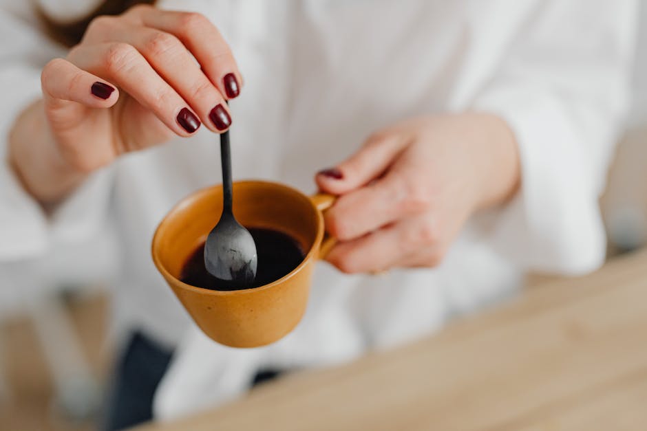 Wie viele Löffel Kaffee für 4 Tassen? Entdecken Sie es jetzt! KaffeeKnaller.de