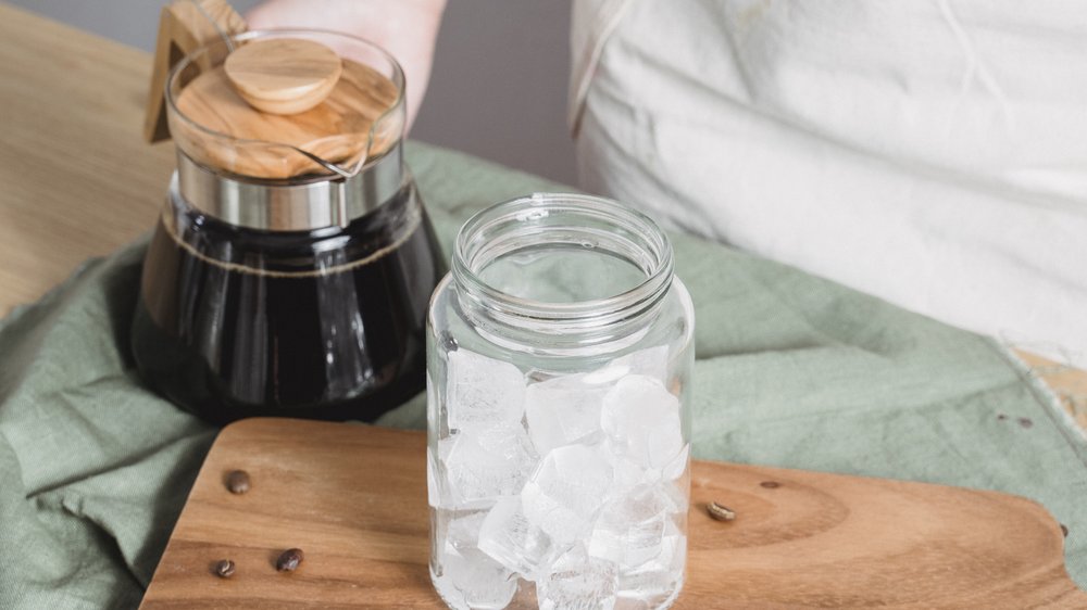 kaffee mit eiswürfel