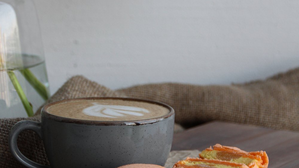 milch flockt im kaffee